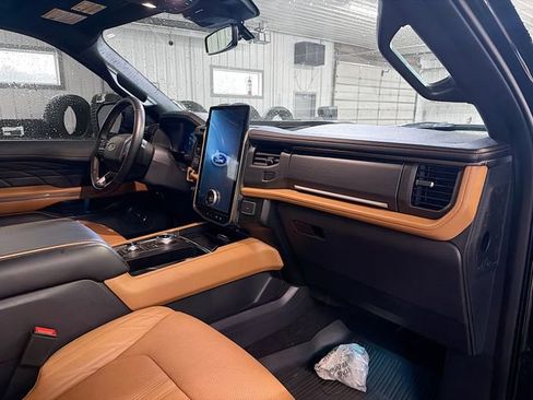 Used 2024 Ford Expedition Platinum AWD/4WD image 12