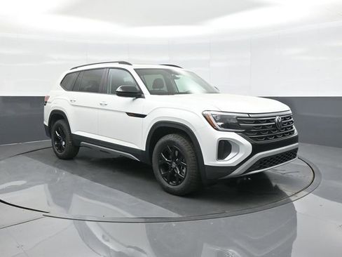 New 2026 Volkswagen Atlas Peak Edition AWD/4WD image 1