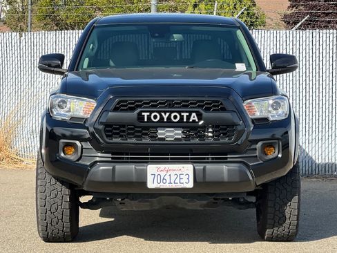Used 2021 Toyota Tacoma SR5 w/ Technology Package AWD/4WD image 8