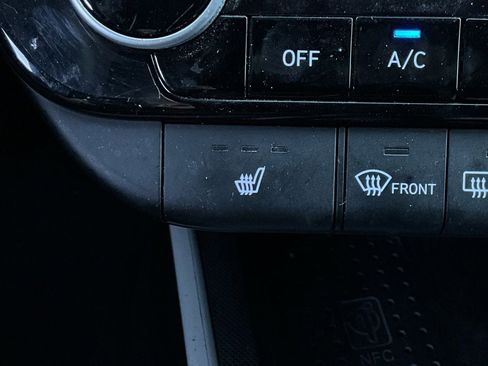 Used 2021 Hyundai Elantra Limited image 28