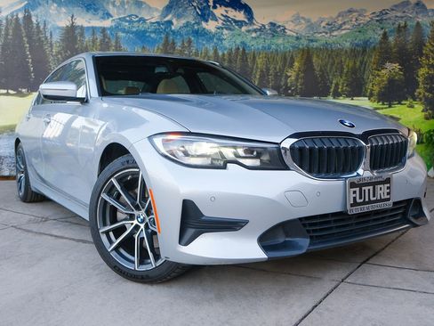 Used 2019 BMW 330i Sedan w/ Driving Assistance Package image 3