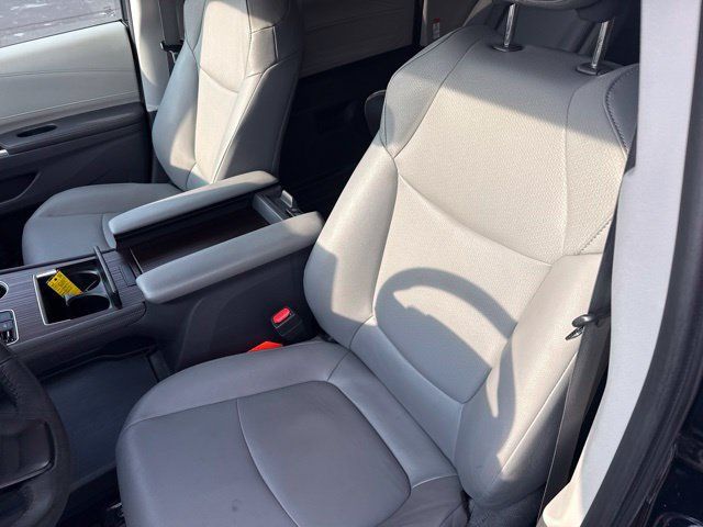 Used 2023 Toyota Sienna XLE FWD image 25
