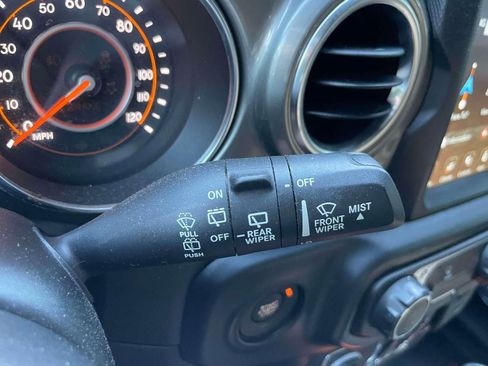Used 2022 Jeep Wrangler Unlimited Sahara w/ Safety Group AWD/4WD image 23