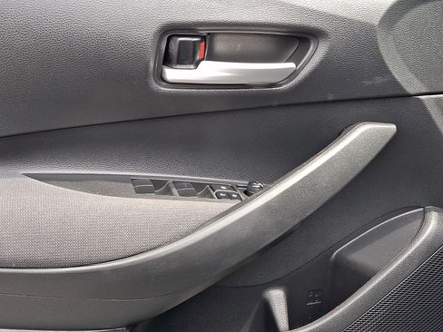 Used 2021 Toyota Corolla LE FWD image 10