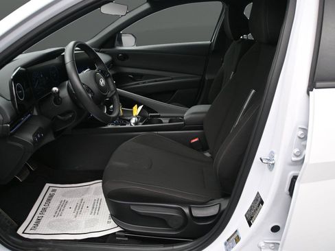Used 2025 Hyundai Elantra SEL FWD image 10