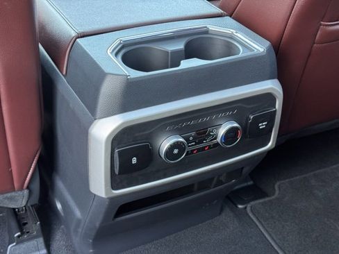 Used 2024 Ford Expedition Limited image 13