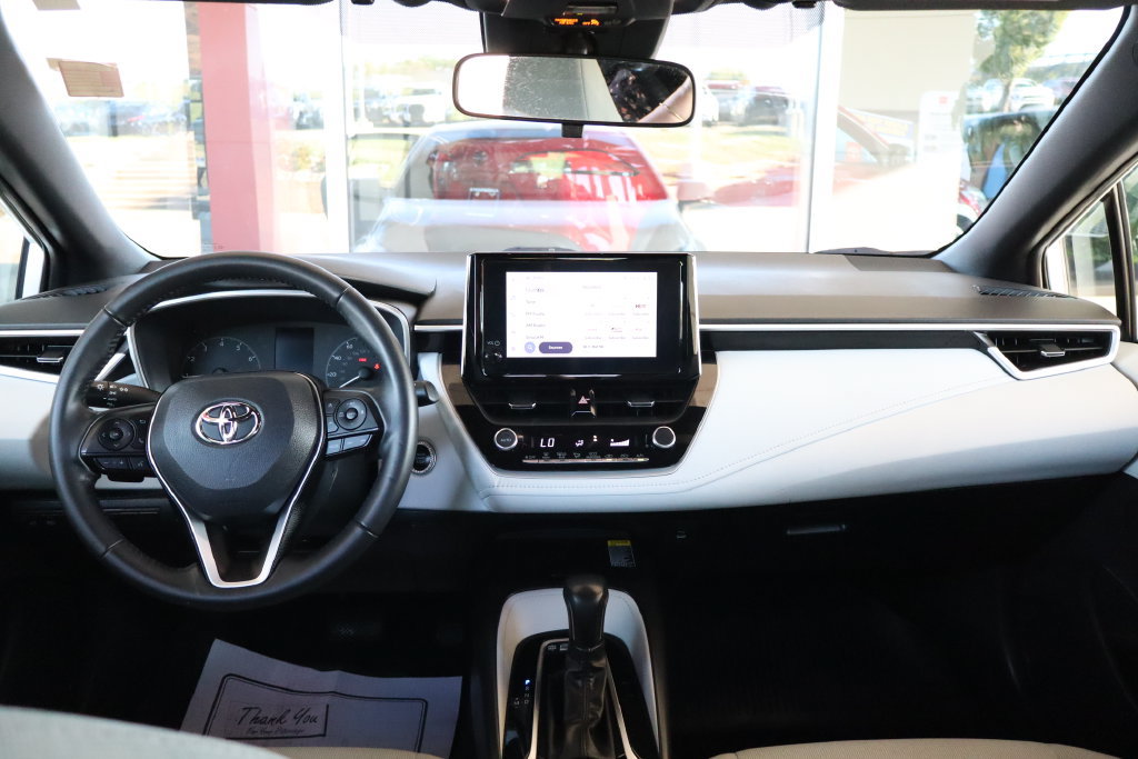 Used 2025 Toyota Corolla SE w/ SE Package FWD image 28