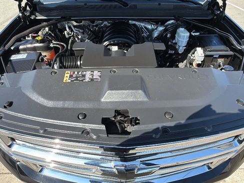 Used 2018 Chevrolet Suburban Premier AWD/4WD image 23