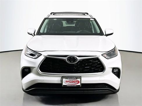 Used 2023 Toyota Highlander XLE image 18