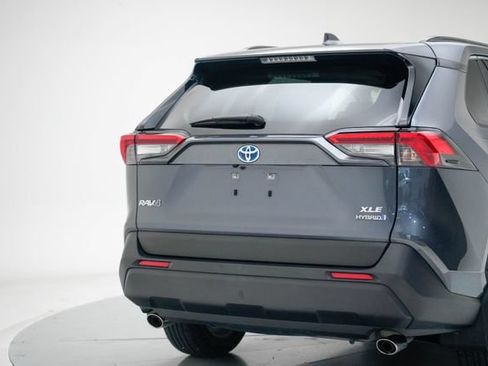 Used 2022 Toyota RAV4 XLE Premium AWD/4WD image 17