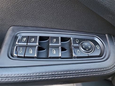 Used 2020 Porsche Macan Turbo image 11