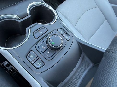 Used 2022 GMC Terrain SLT w/ Infotainment Package II AWD/4WD image 31