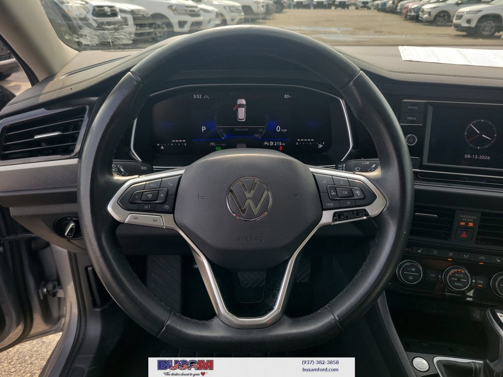 Used 2024 Volkswagen Jetta SE FWD image 16