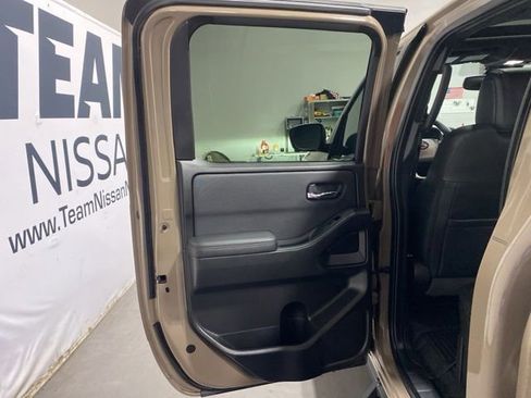 Used 2022 Nissan Frontier PRO-4X w/ Pro-4X Premium Package AWD/4WD image 23