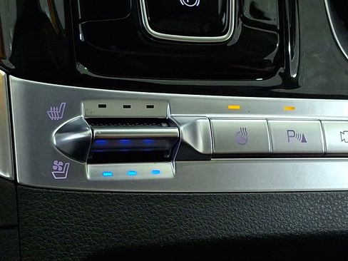 Used 2023 Kia Carnival SX Prestige image 25