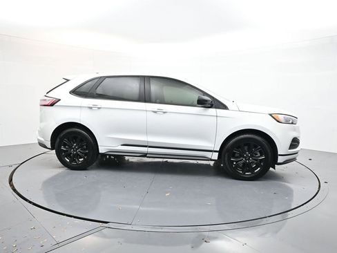 Used 2024 Ford Edge SE w/ Black Appearance Package image 8