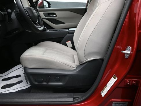 Used 2025 Nissan Rogue SV FWD image 19