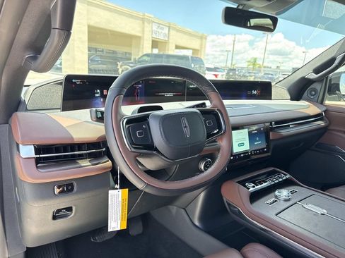 New 2026 Lincoln Navigator Reserve AWD/4WD image 35