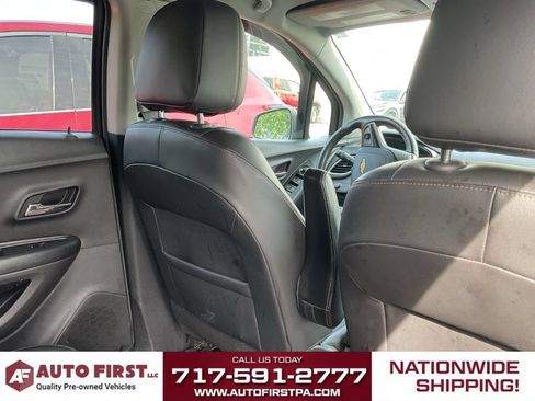 Used 2022 Chevrolet Trax LT w/ Premium Seat Package AWD/4WD image 11