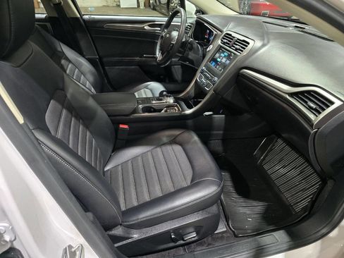 Used 2017 Ford Fusion SE w/ Equipment Group 201A image 34