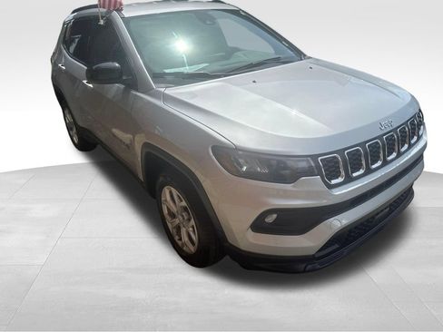 Used 2024 Jeep Compass Latitude AWD/4WD image 22