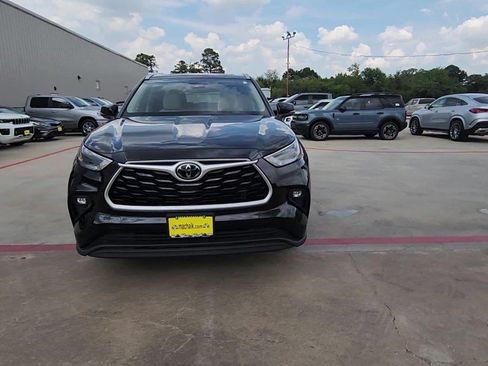 Used 2023 Toyota Highlander XLE AWD/4WD image 15