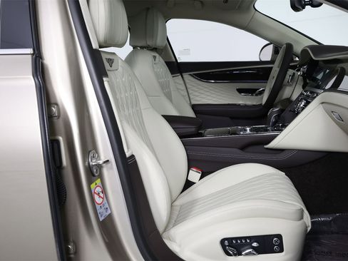 New 2026 Bentley Flying Spur Plug-In Hybrid image 32