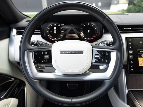 Used 2025 Land Rover Range Rover SE AWD/4WD image 13