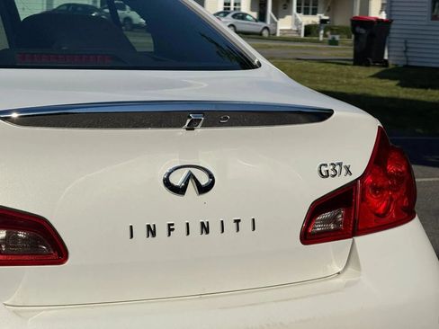 Used 2010 INFINITI G37 x Sedan w/ Premium Pkg AWD/4WD image 10
