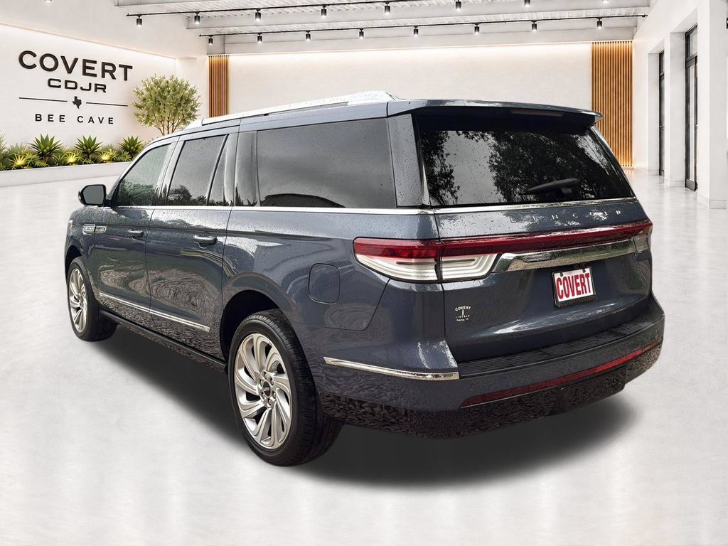Used 2022 Lincoln Navigator L Reserve RWD image 4