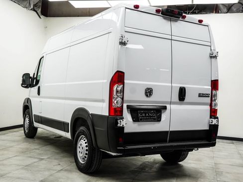 Used 2025 RAM ProMaster 2500 w/ Convenience Group FWD image 11