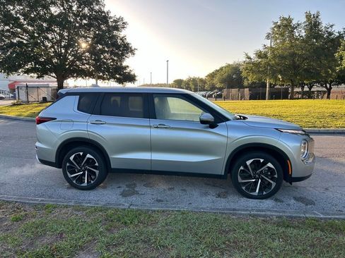 Used 2024 Mitsubishi Outlander SE image 6