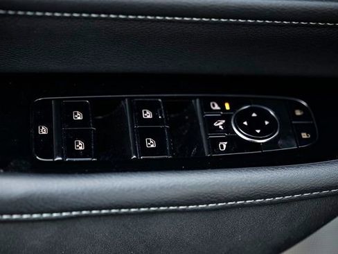 Used 2025 INFINITI QX80 Sensory image 17