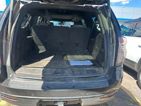 Used 2021 Chevrolet Suburban Z71 w/ Z71 Signature Package AWD/4WD image 7