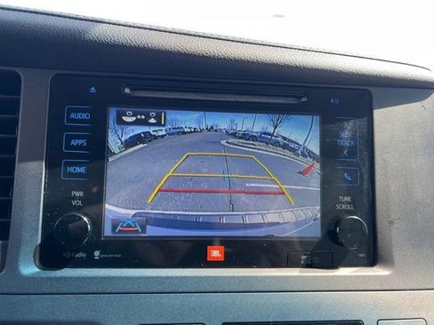 Used 2015 Toyota Sienna Limited Premium image 18