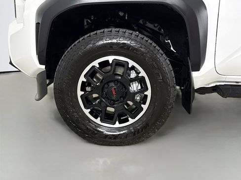 Certified 2024 Toyota Tacoma TRD Off-Road AWD/4WD image 32