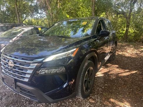 Used 2024 Nissan Rogue SV image 7