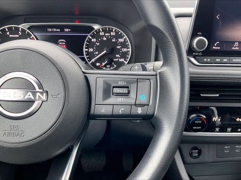 Used 2024 Nissan Rogue SV image 25