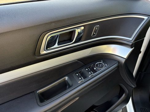 Used 2017 Ford Explorer XLT w/ Equipment Group 202A image 37