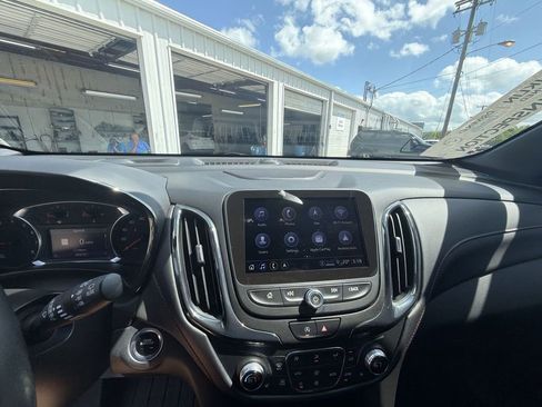 Used 2022 Chevrolet Equinox RS w/ RS Leather Package FWD image 16