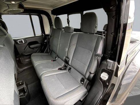 Used 2025 Jeep Gladiator Sport AWD/4WD image 19