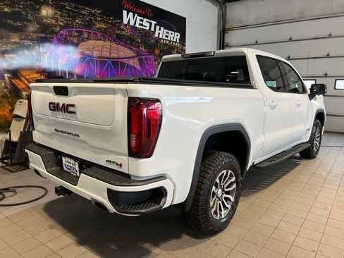 Used 2022 GMC Sierra 1500 AT4 w/ AT4 Premium Package AWD/4WD image 12