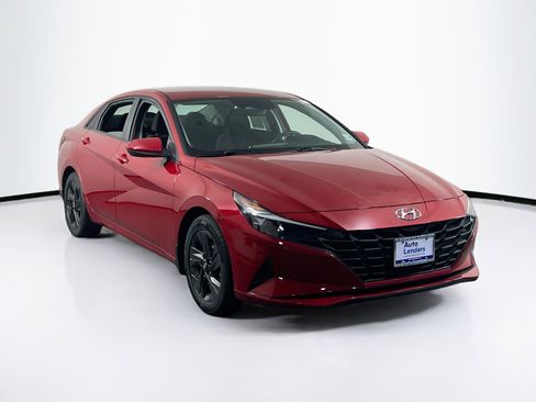 Used 2023 Hyundai Elantra SEL image 3