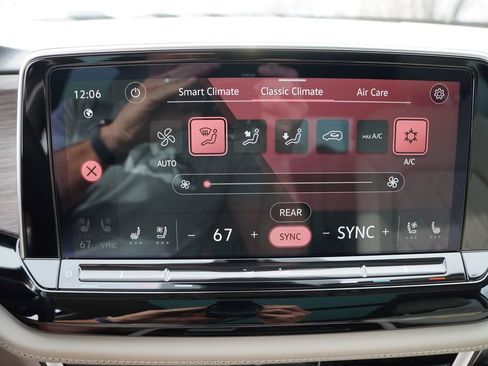 Used 2024 Volkswagen Atlas SEL Premium R-Line image 29