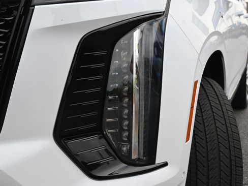 Used 2026 Cadillac Escalade Platinum Sport w/ LPO, Floor Liner Package AWD/4WD image 6