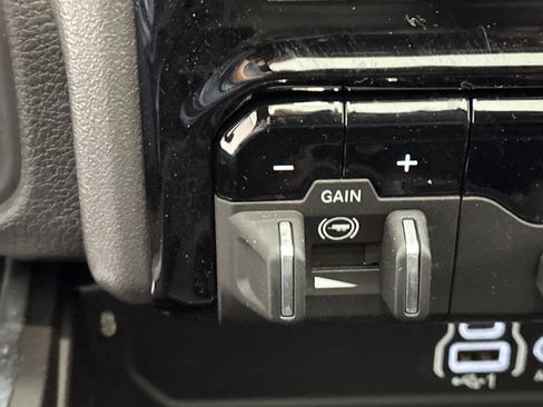 Used 2025 RAM 2500 Laramie AWD/4WD image 42