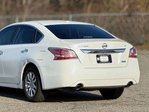Used 2014 Nissan Altima 2.5 S w/ Display Audio Package FWD image 16