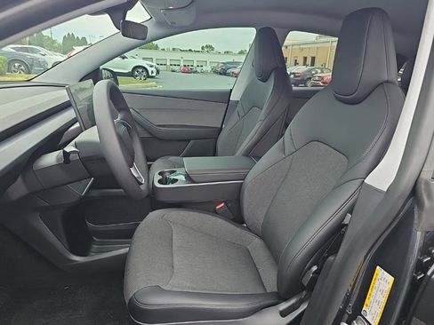 Used 2026 Tesla Model Y Long Range AWD/4WD image 3