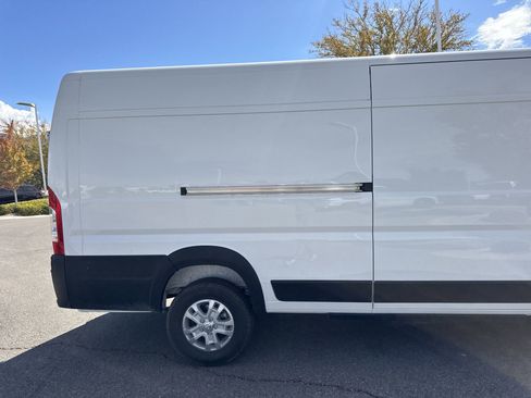 New 2025 RAM ProMaster Tradesman w/ Convenience Group image 14