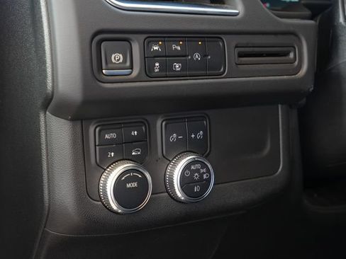 Used 2024 GMC Yukon XL SLT w/ SLT Luxury Package AWD/4WD image 14
